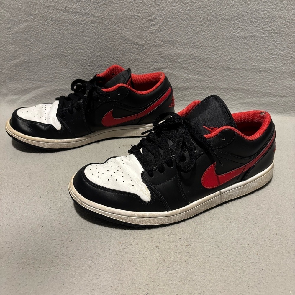 Nike Air Jordan Low Top Black Red White Athletic Sneakers  Mens size 11.5